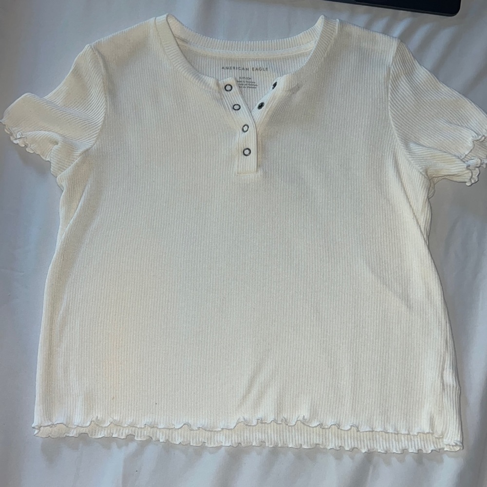 American Eagle white tee